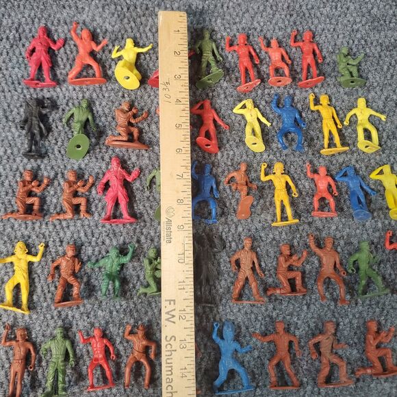 Large lot of MPC Ring Hand Figures 60s 70s Red Green Yellow Army Indian Cowboy - Picture 11 of 11